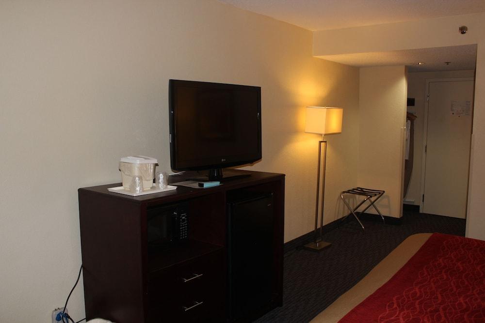 Comfort Inn Feasterville - Тревоус Екстериор снимка