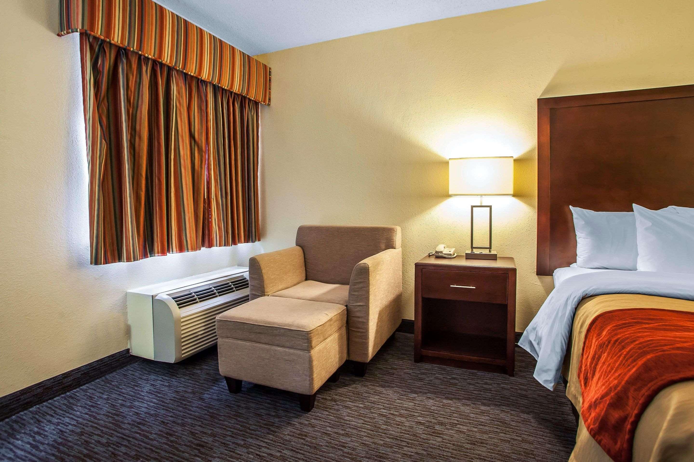 Comfort Inn Feasterville - Тревоус Екстериор снимка