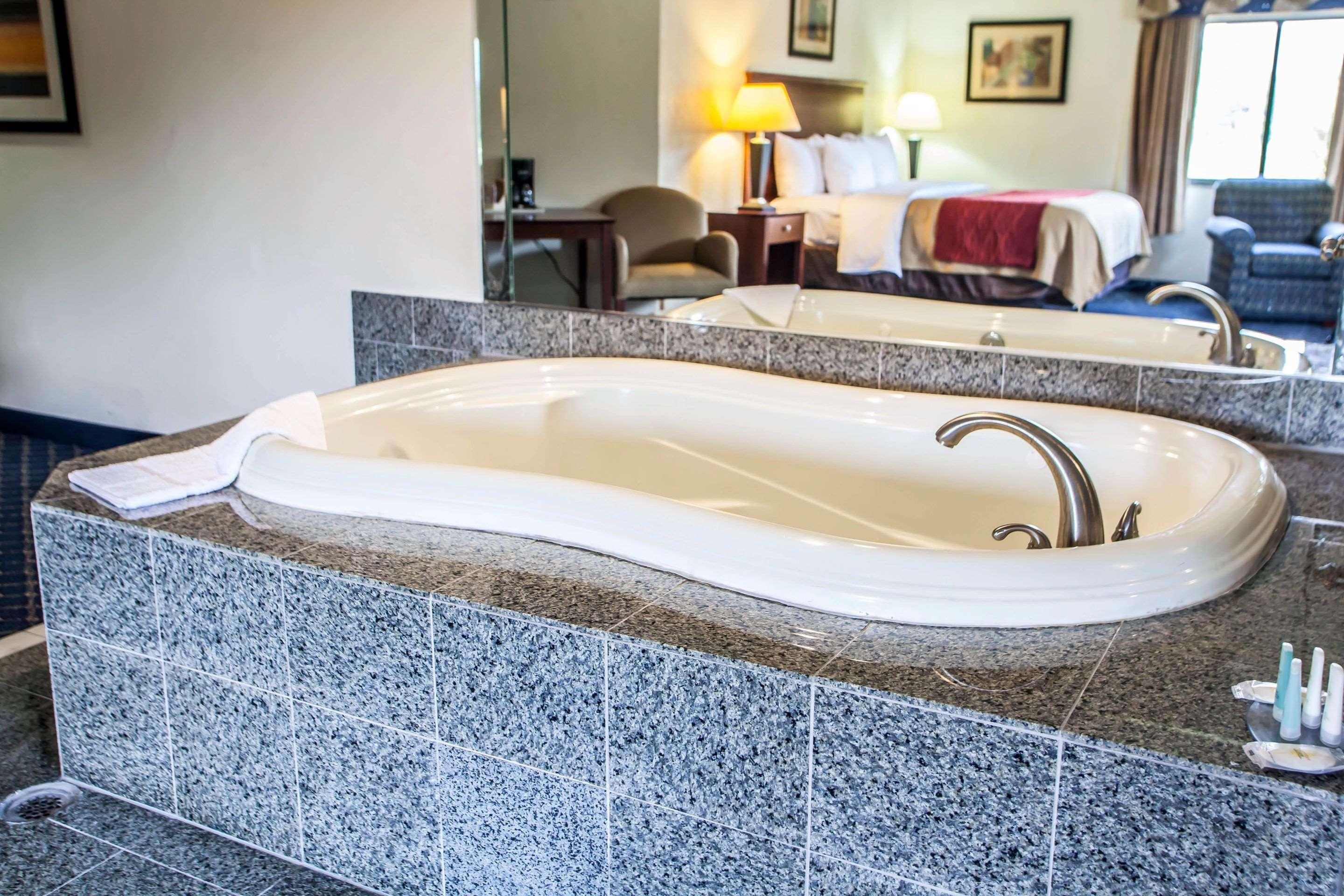 Comfort Inn Feasterville - Тревоус Екстериор снимка