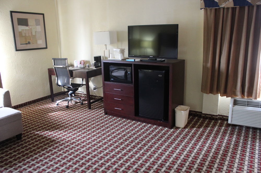 Comfort Inn Feasterville - Тревоус Екстериор снимка